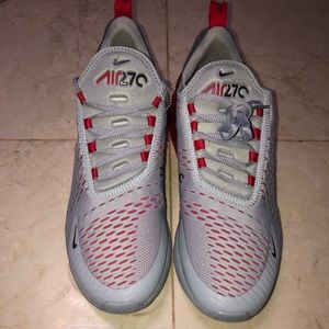 NIKE AIR MAX 270